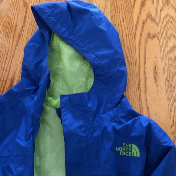 Kids NorthFace hyvent rain jacket in blue. Size Large - Picture 2 of 4